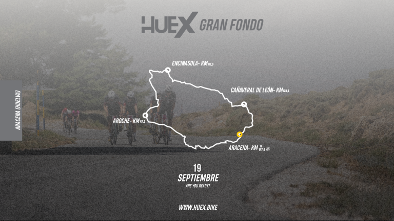 Mapa del recorrido ciclista HUEX Gran Fondo con salida y meta en Aracena, pasando por Aroche, Encinasola y Cañaveral de León sobre un fondo con ciclistas en carretera.